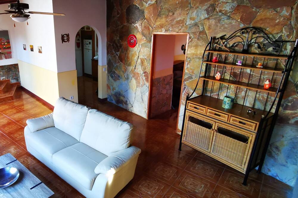 Photo of Livingroom in Triquivijate