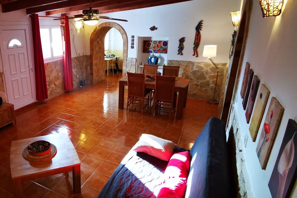 Photo of Livingroom in Triquivijate