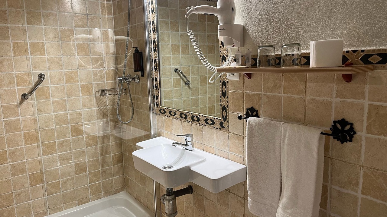 Photo of Bathroom in La Trinidad-San Juan y Todos los Santos