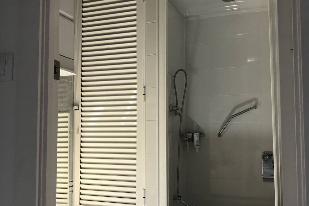 Photo of Bathroom in Raval Roig