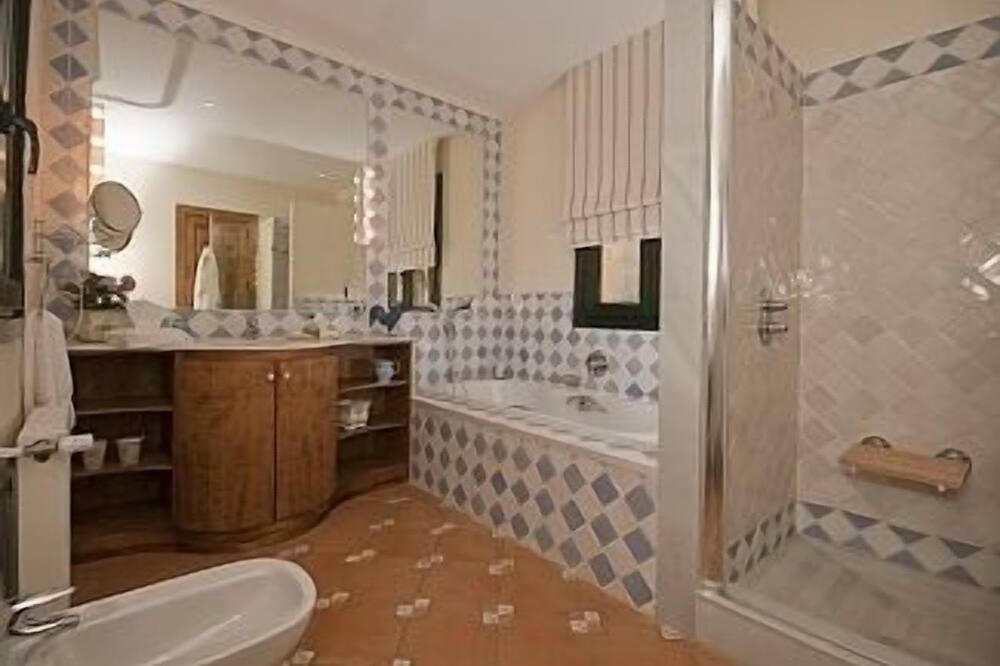 Photo of Bathroom in La Linea de la Concepcion