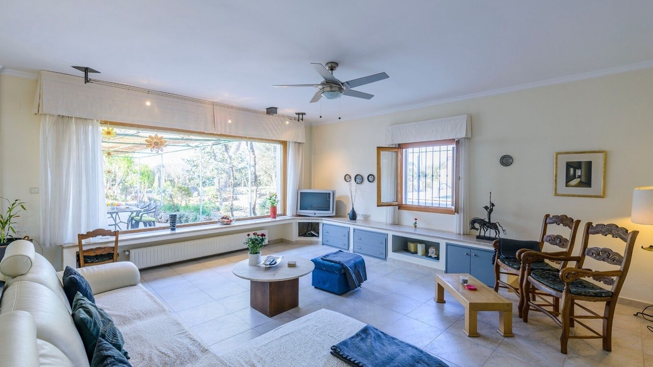 Photo of Livingroom in Salinas