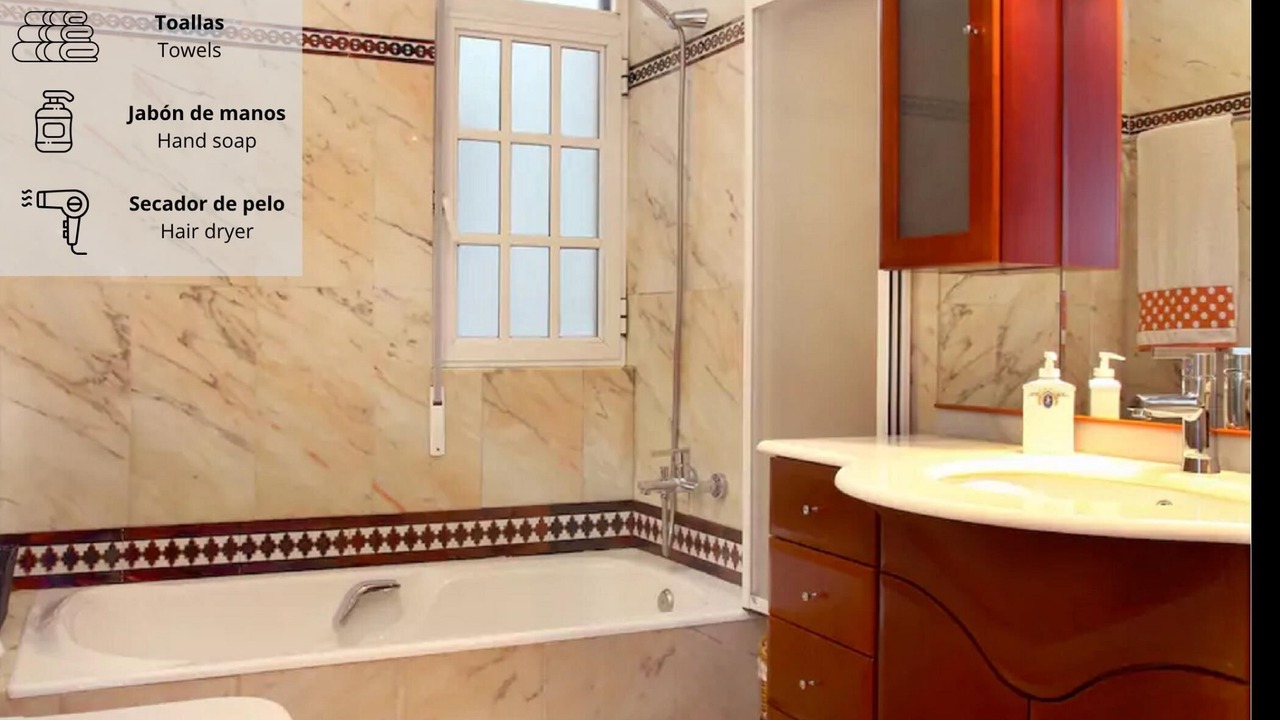 Photo of Bathroom in Centro Comercial