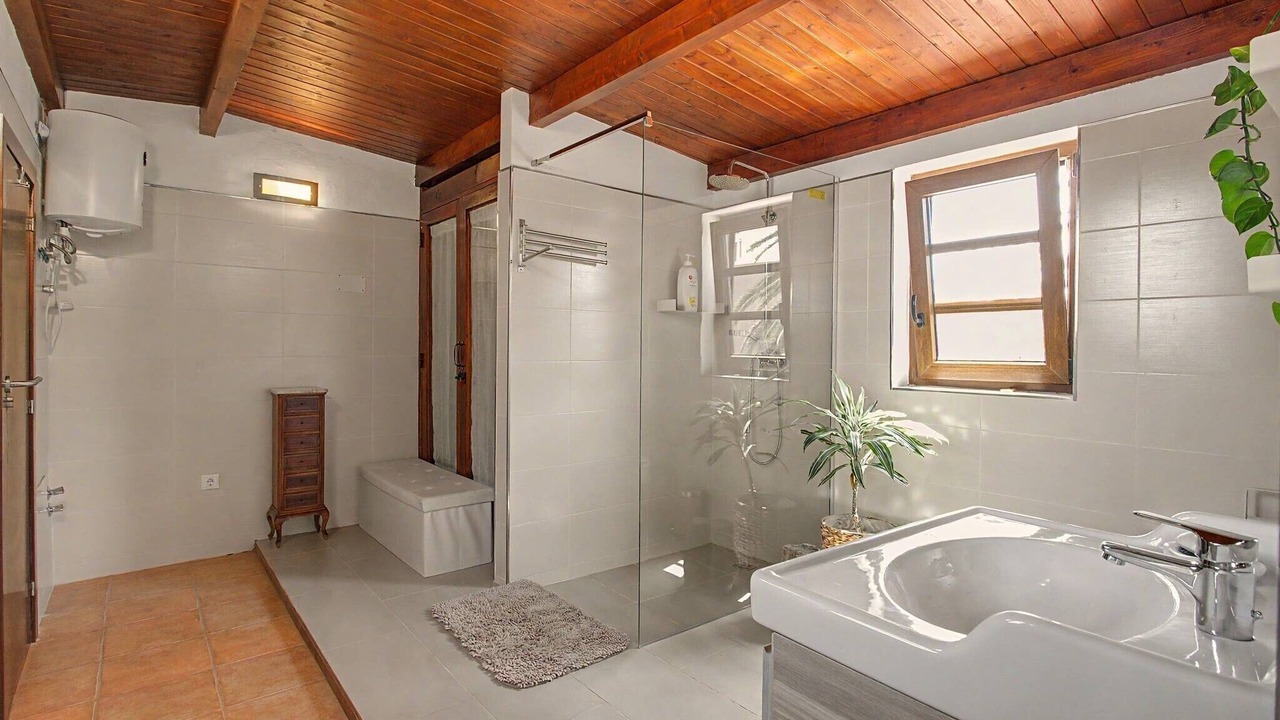 Photo of Bathroom in Tetir