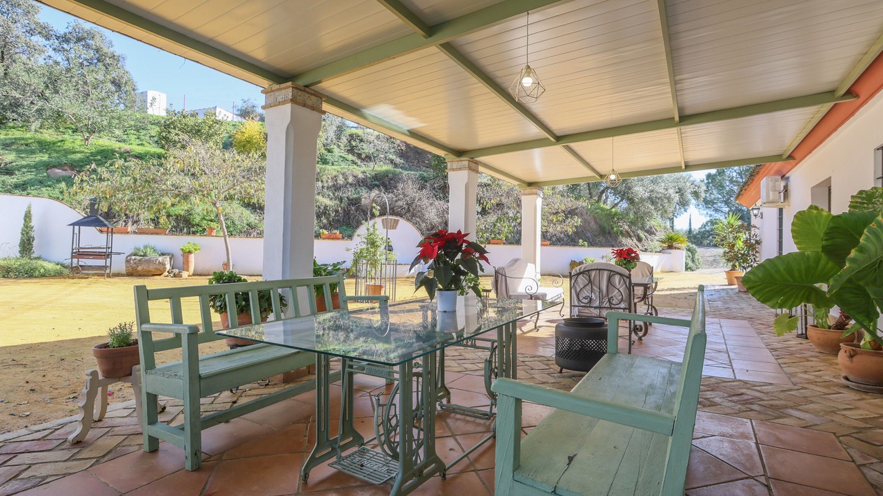 Photo of Outdoor in Lora Del Rio