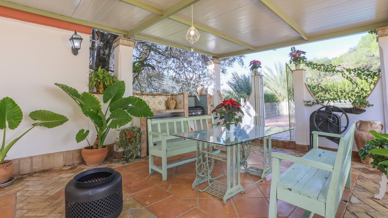 Photo of Outdoor in Lora Del Rio