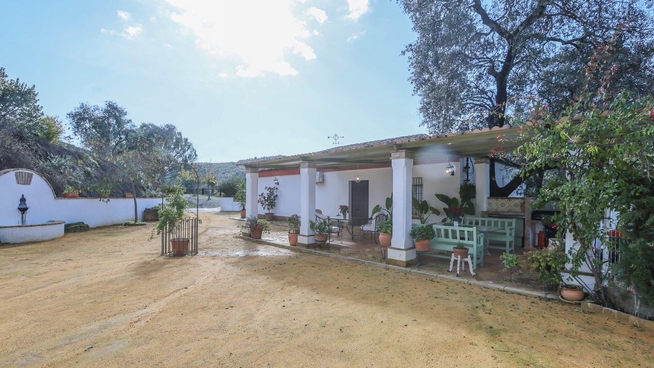 Photo of Outdoor in Lora Del Rio