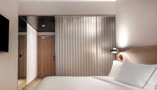 Standard Room, 1 Queen Bed