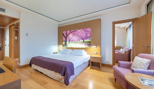 Family Room, Connecting Rooms