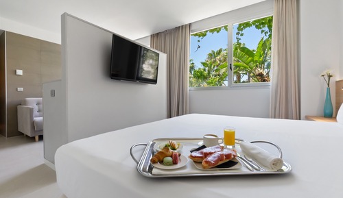 Junior Suite, 1 King Bed, Jetted Tub (1 Adult)