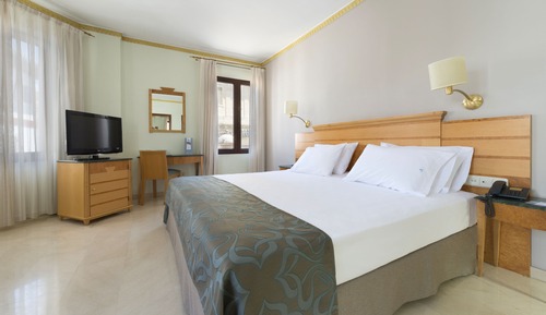 Double Room (2 Extra Beds | 3 Pax)