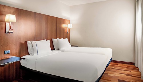 Standard Room, 2 Twin Beds, Pool View
