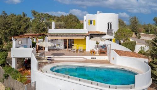 Villa with Garden View