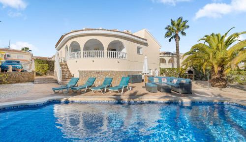 Villa with Garden View