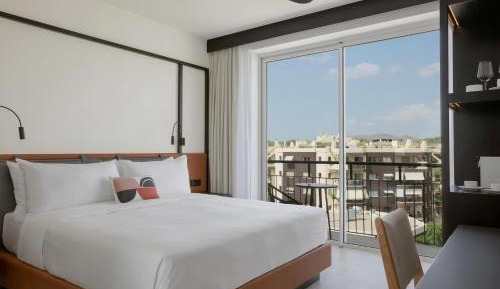 Deluxe King Room