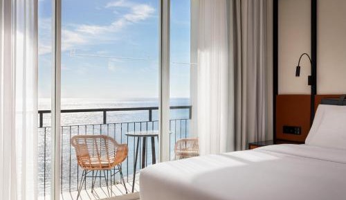 Deluxe King Room with Sea View