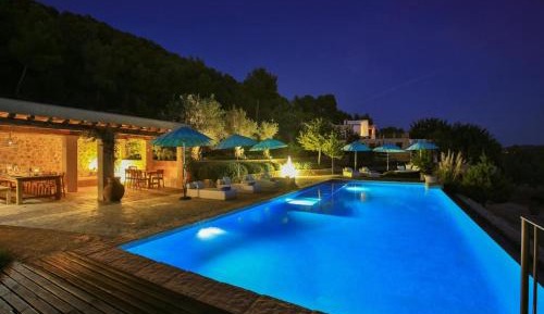 Six-Bedroom Villa 