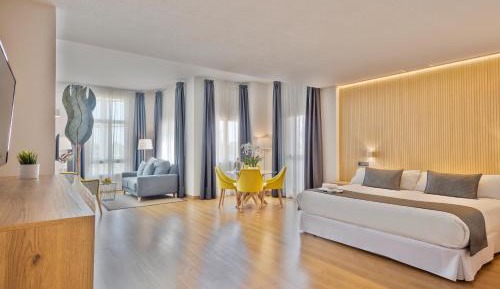 Suite with Whirlpool