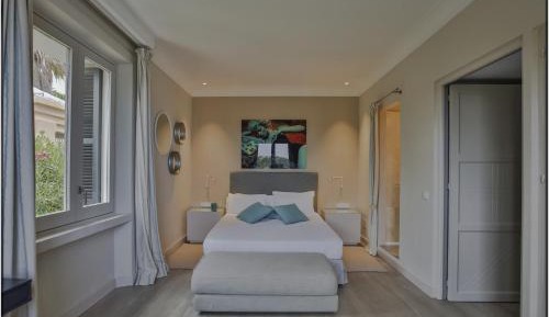 Six-Bedroom Villa 