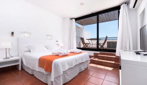 Deluxe Double Room with Balcony and Sea View