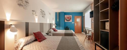 Basic Double Room (1 Adult + 1 Child)