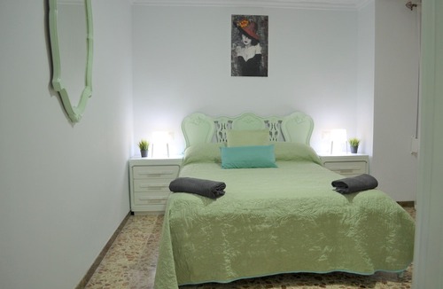 Alicante Hotel | Fantastic 1 Bedroom Apartment with Gallery Cb6ev