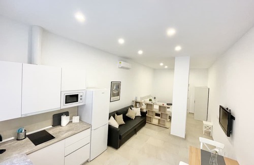 Los Tilos Apartment | Studio-Apartment-Ensuite with Shower-Street View-Estación Centro Vialia 5