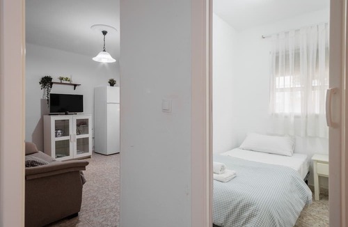 Leon XIII-Los Naranjos Apartment | Apartment 'Flat Near Macarena Basilica' with Wi-Fi and Air Conditioning