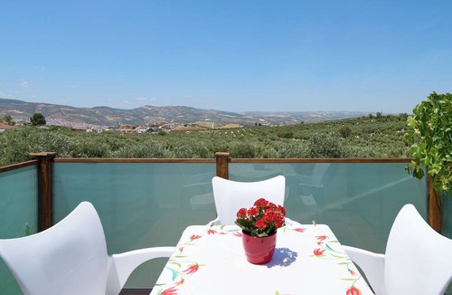 Baena House | Country House 'Casa Rural La Brisa' with Mountain View, Private Pool and Air Conditioning