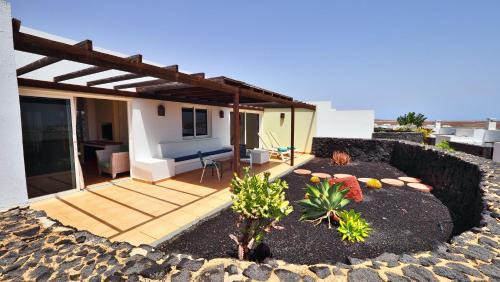 Playa Blanca Hotel | Dream Bocayna Village