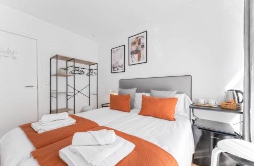 Altozano-Conde Lumiares Hotel | Pensión Plaza América