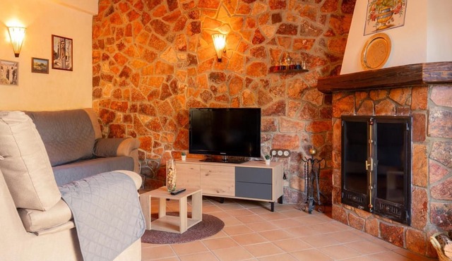 Apartment 'El Pinsapo Casa Rural' with Mountain View, Private Terrace and Air Conditioning