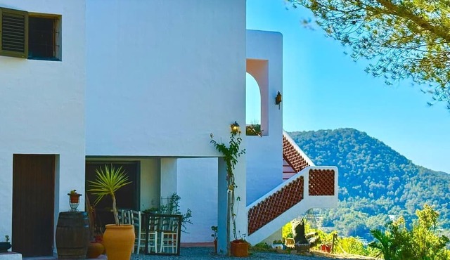 Villa 'Sa Guaita' with Sea View, Private Pool and Wi-Fi