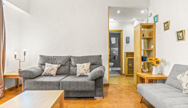 Apartment 'Sunflower Siroco' with Balcony, Wi-Fi and Air Conditioning
