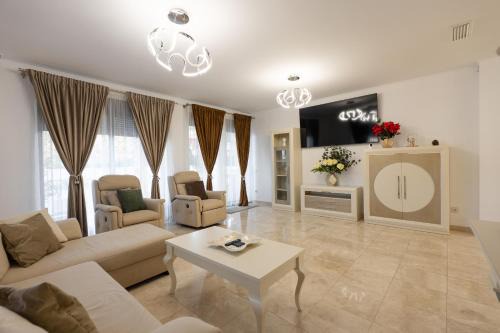 Exclusive Villa City, Beach & Golf